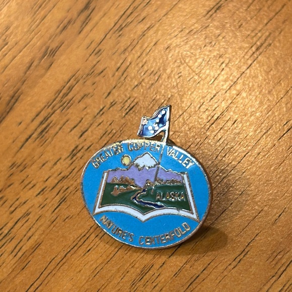 Alaska vintage pin. “Greater Copper Valley” “Natures Centerfold”. Alaskan flag - Picture 1 of 6